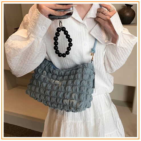 5. Chikoisme Cloudy Bag